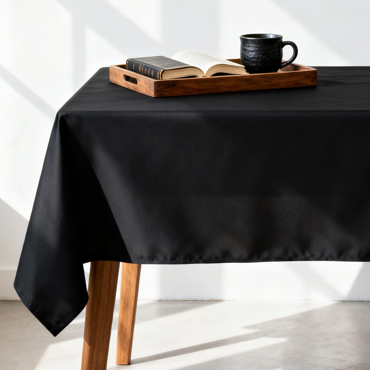 MRJ 70 Inch Round White Tablecloth Stain and Wrinkle Resistant Washable Polyester Table Cloth for Restaurant Hotel Wedding