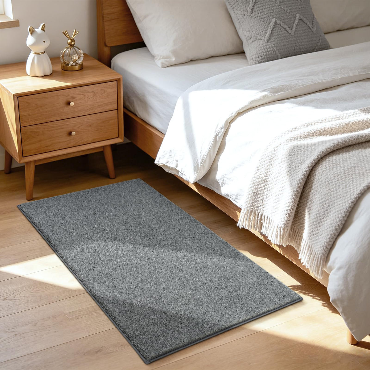 ISEAU 4x6 Soft Area Rug for Bedroom, Washable and Non-Slip, Purple