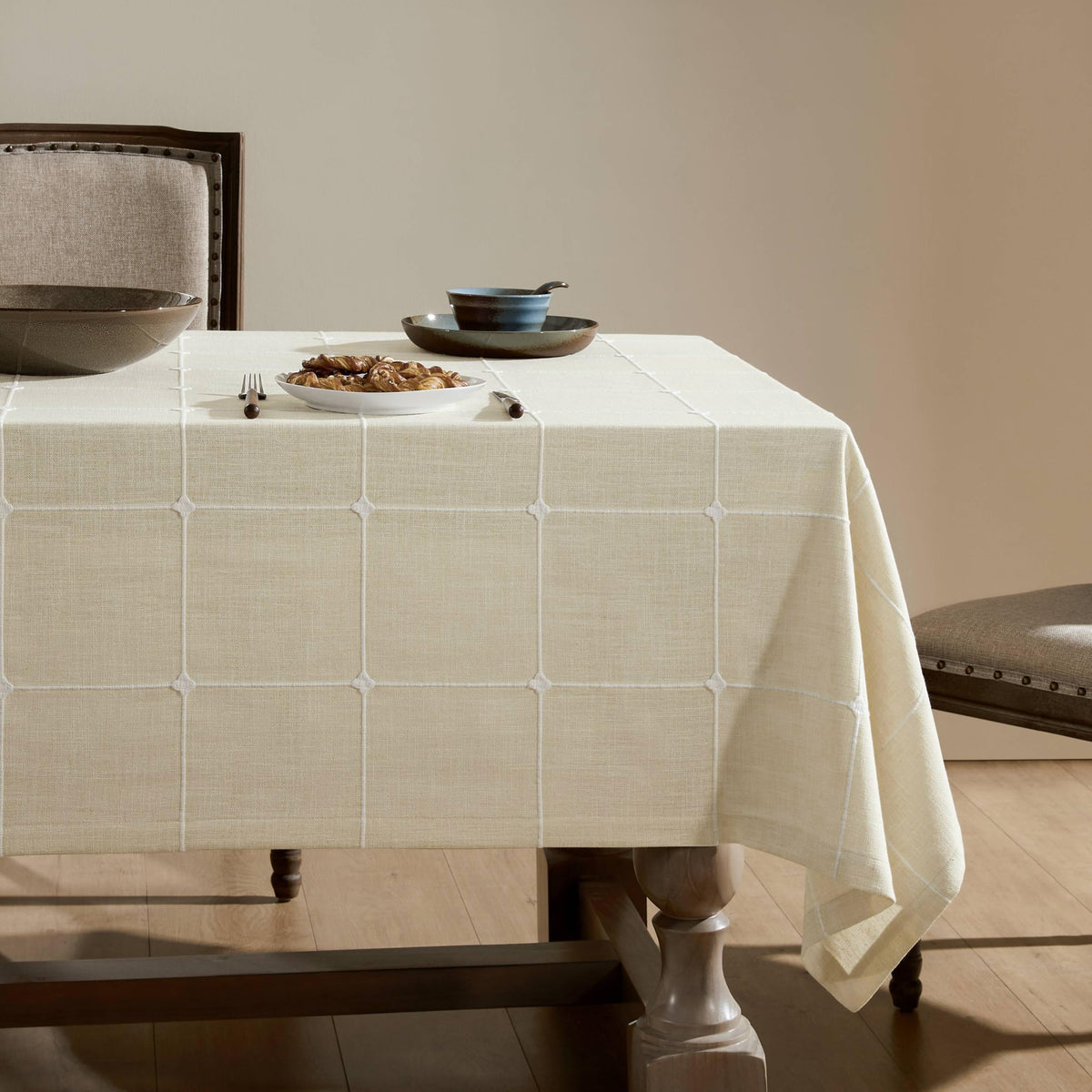 ZeeMart Grid Embroidered Rectangle Hemmed Tablecloths 60x120in, Blue