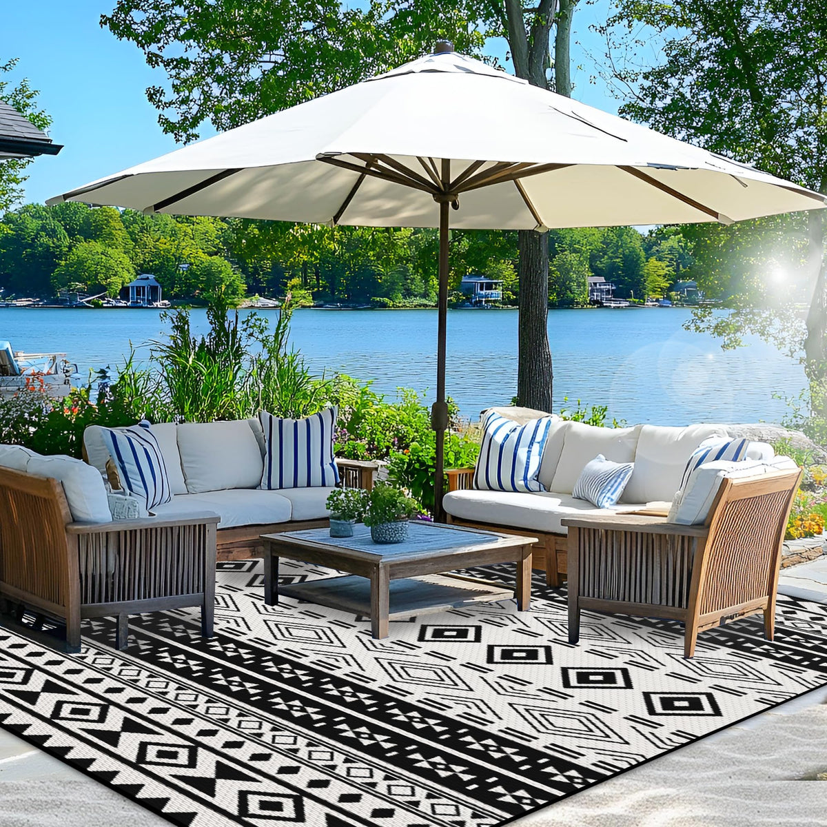 Wallona Outdoor Rug 5x8 ft, Flower Blue & White
