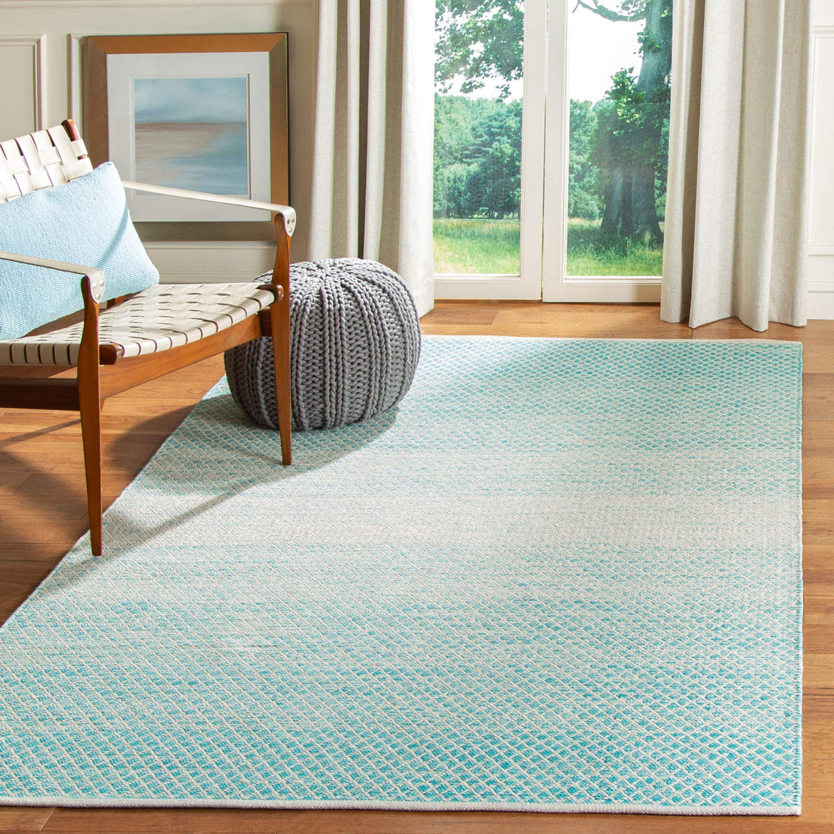 SAFAVIEH Montauk Collection Accent Rug - 4' x 6', Navy & Ivory, Handmade Cotton, Ideal for High Traffic Areas in Entryway, Living Room, Bedroom (MTK601C)