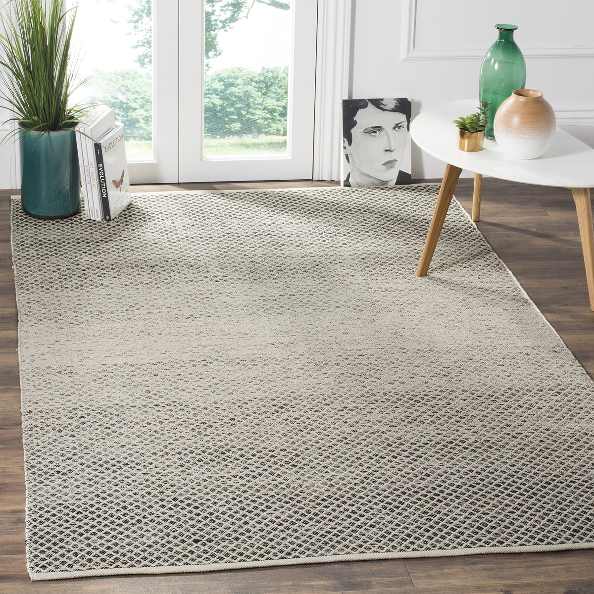 SAFAVIEH Montauk Collection Accent Rug - 4' x 6', Navy & Ivory, Handmade Cotton, Ideal for High Traffic Areas in Entryway, Living Room, Bedroom (MTK601C)